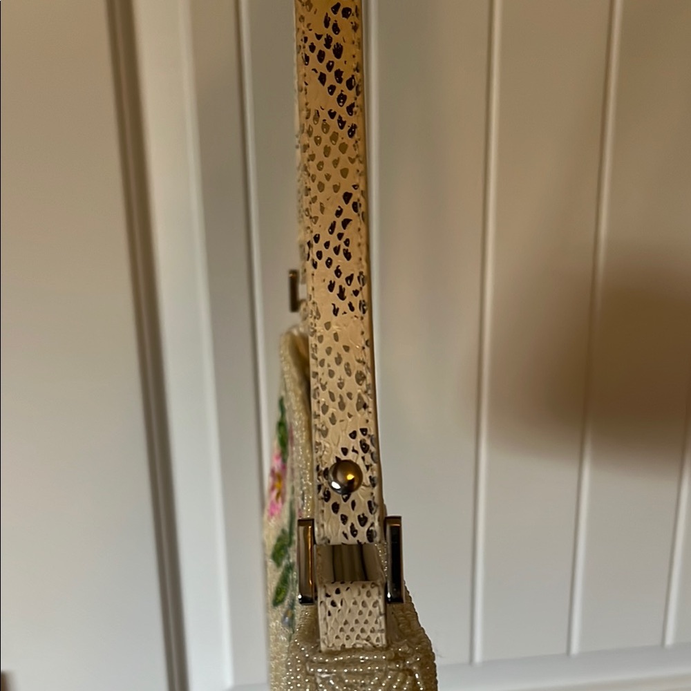 Floral Beaded Cream Shoulder Bag - Picture 10 of 14